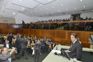 Luis Cesar Bueno em evento de estética 75