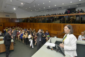 Luis Cesar Bueno em evento de estética 76
