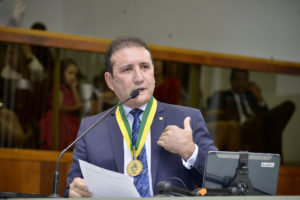 Luis Cesar Bueno em evento de estética 79