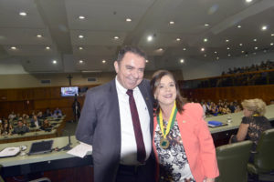 Luis Cesar Bueno em evento de estética 82